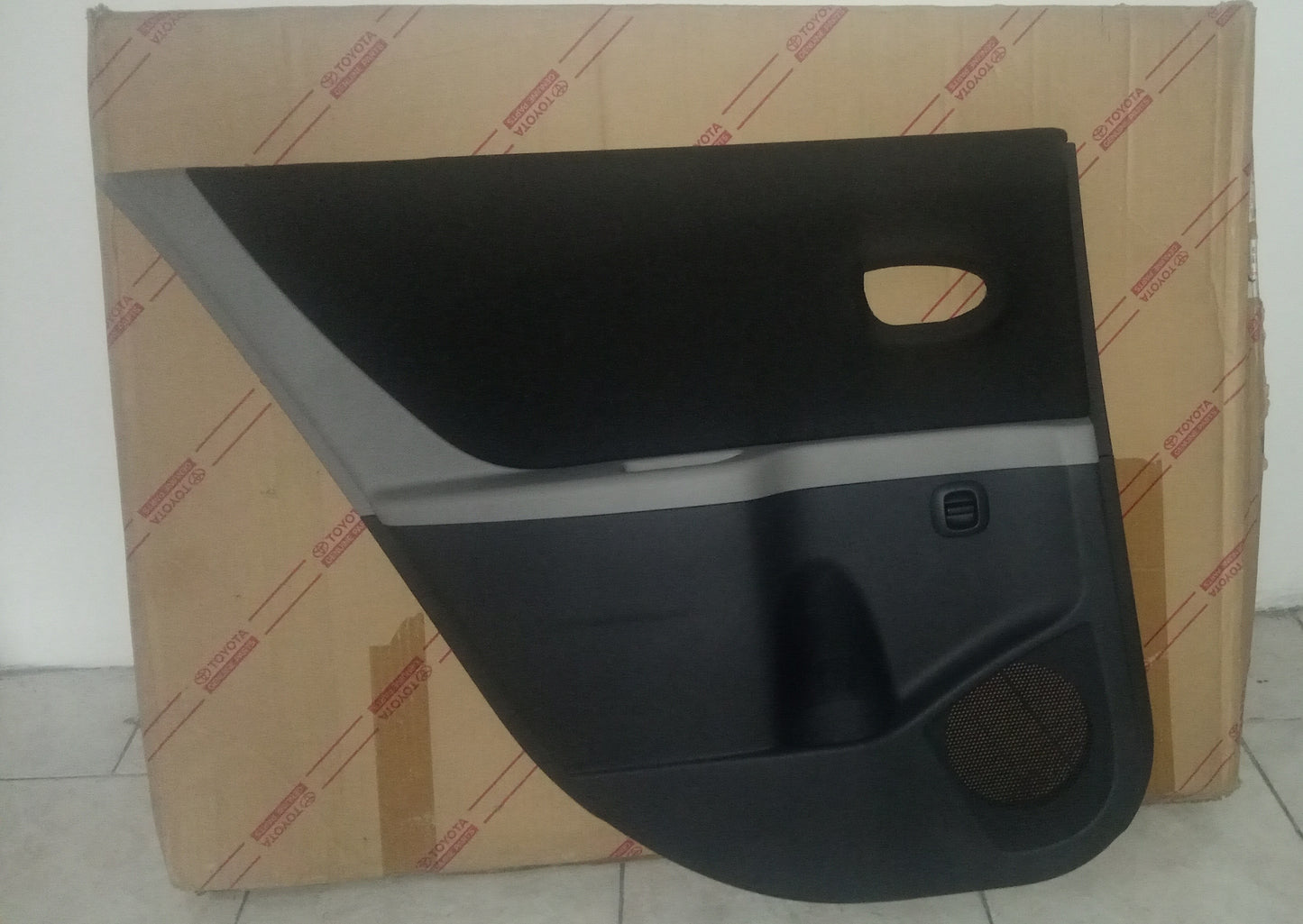 Tapiceria Puerta Trasera Izquierda Original para Yaris