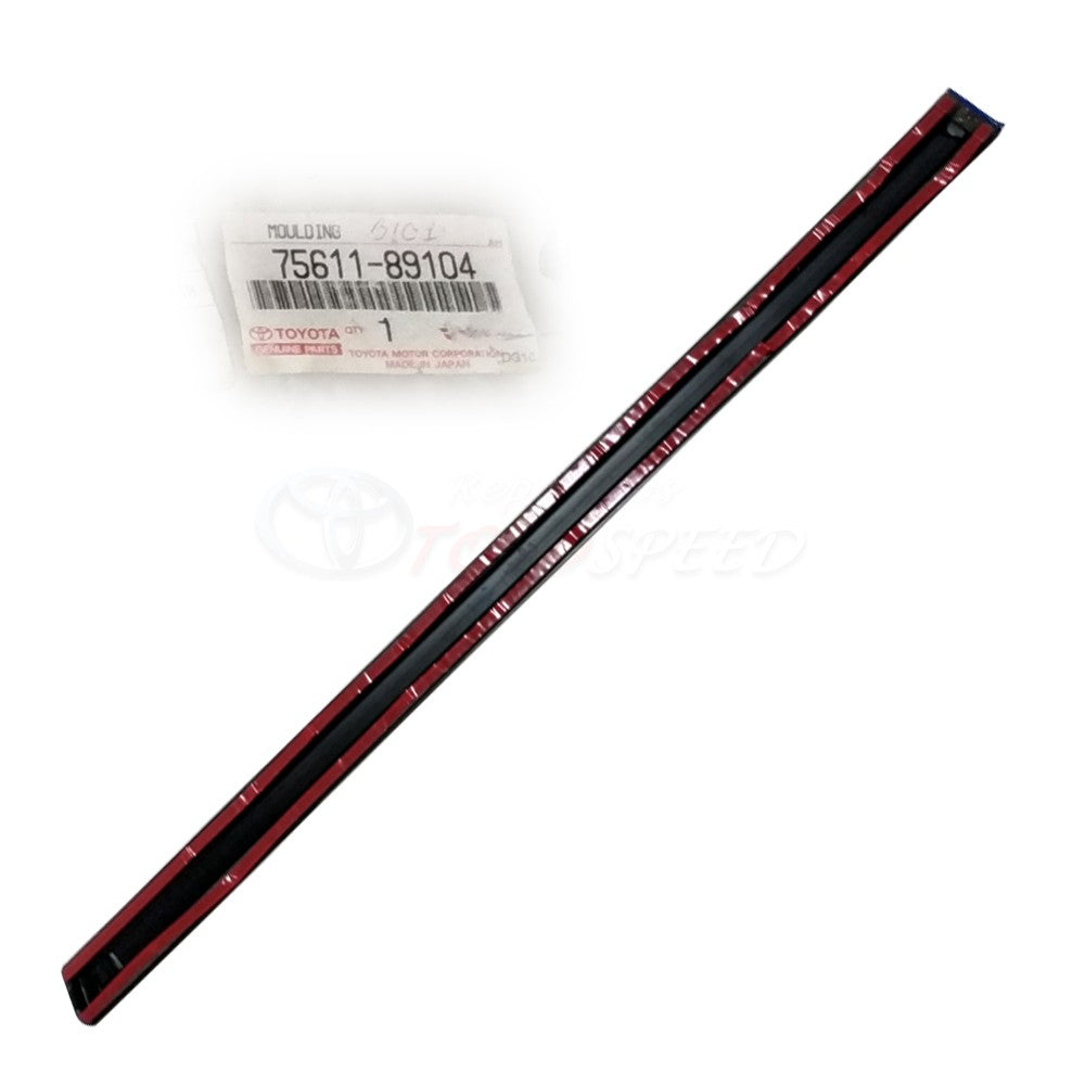 Moldura Platina Derecha Cabina Simple para Hilux