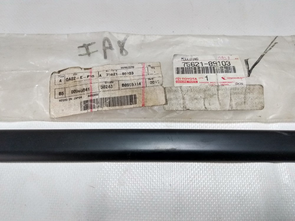 Moldura Platina Izquierda Cabina Simple para Hilux