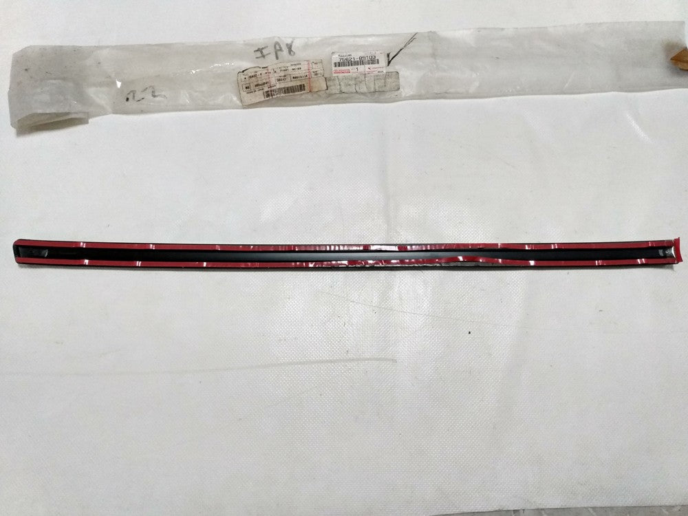 Moldura Platina Izquierda Cabina Simple para Hilux