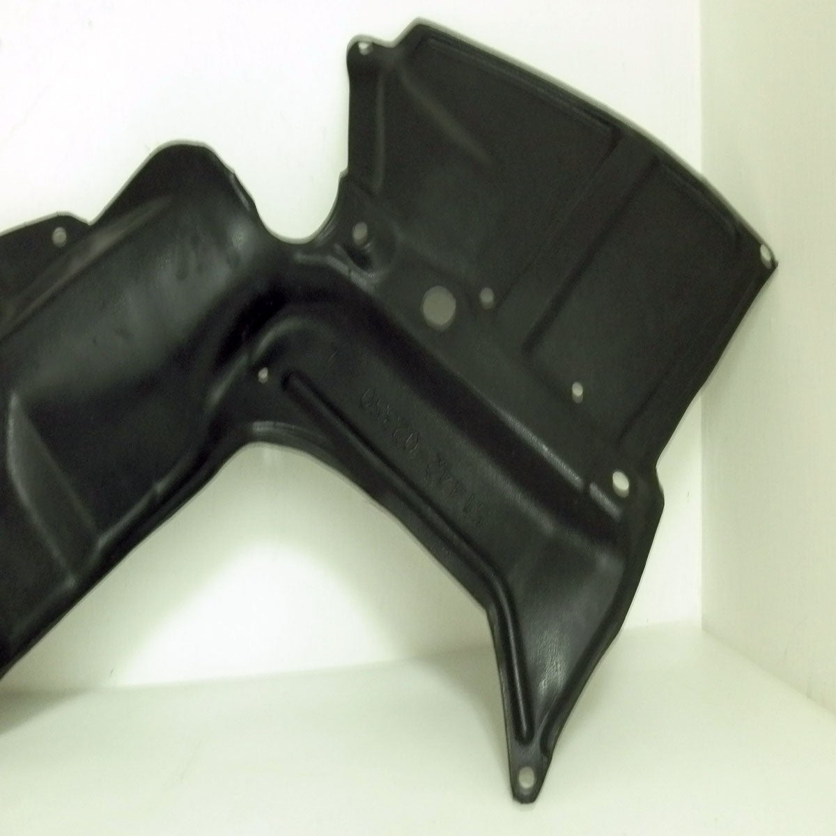 GUARDAPOLVO CARTER MOTOR IZQUIERDO COROLLA 2003-2008