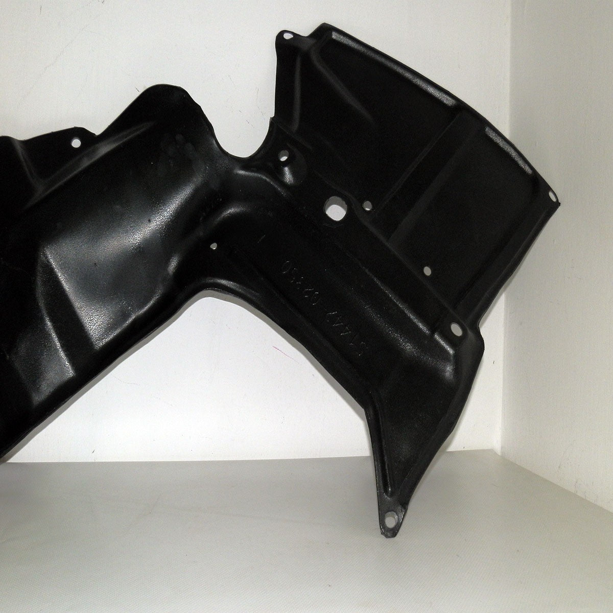 GUARDAPOLVO CARTER MOTOR IZQUIERDO COROLLA 2003-2008