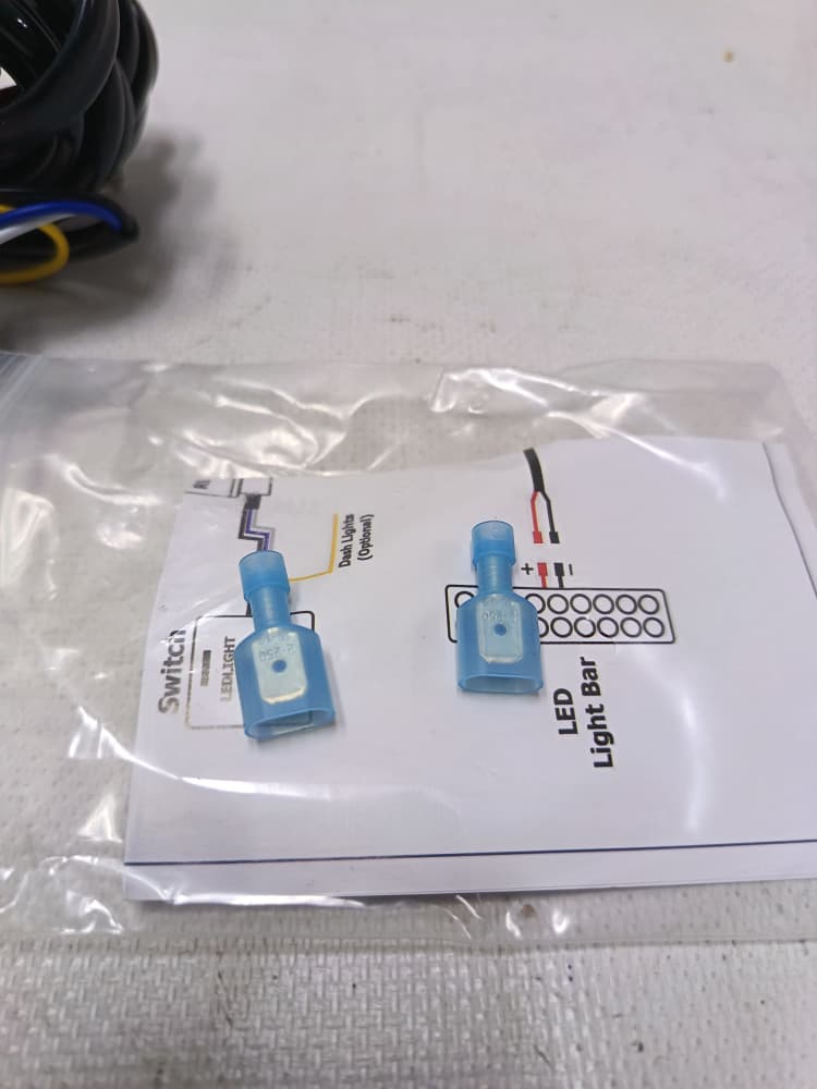 KIT DE INSTALACION PARA BARRA LED CABLEADO SWITCH TOYOTA