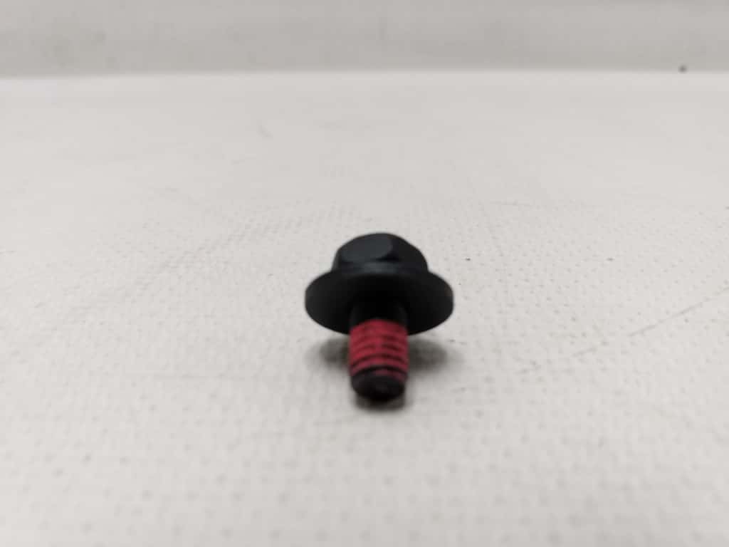 Tornillo con arandela spolier fortuner prado