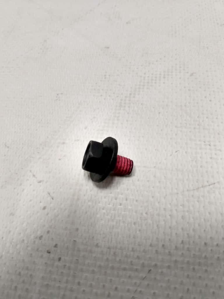 Tornillo con arandela spolier fortuner prado