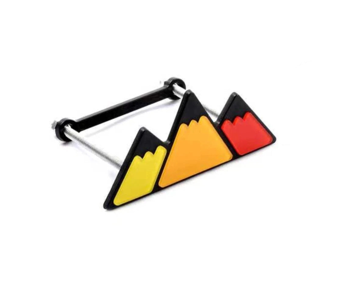 EMBLEMA MONTAÑA TRICOLOR TOYOTA TRD DE PARRILLA